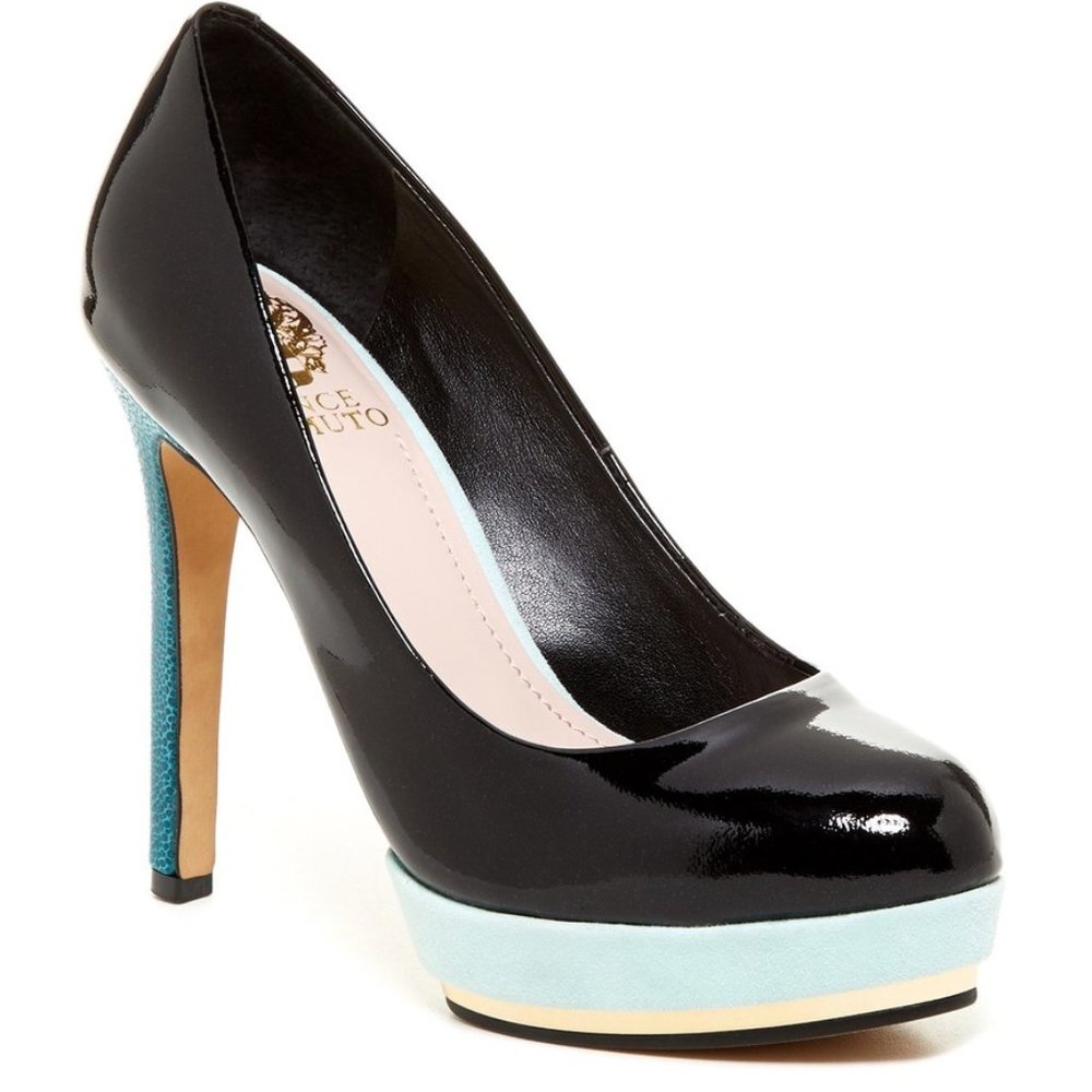 VINCE CAMUTO black pumps
